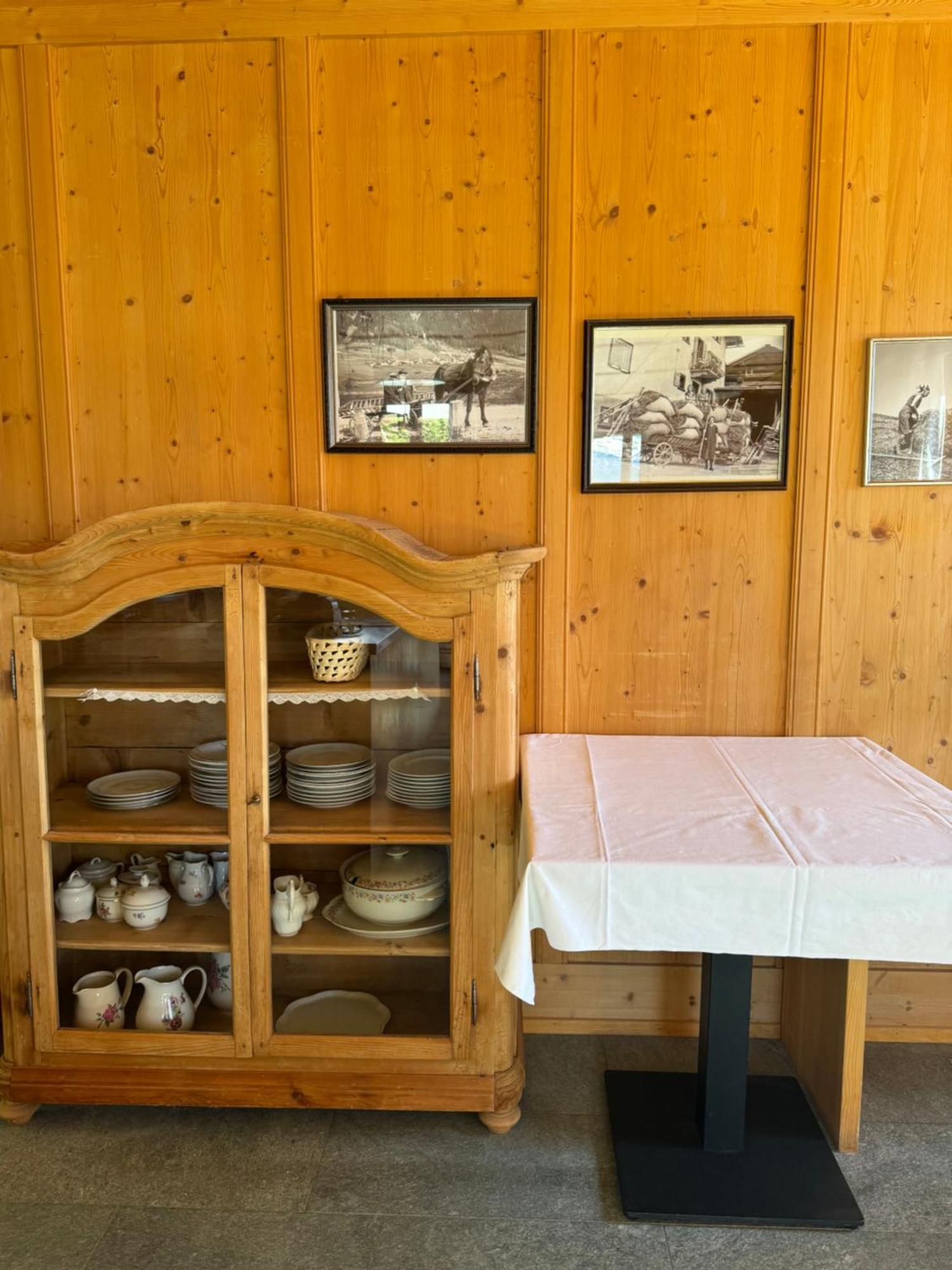Ustreia Orta Bed & Breakfast Lohn Екстериор снимка