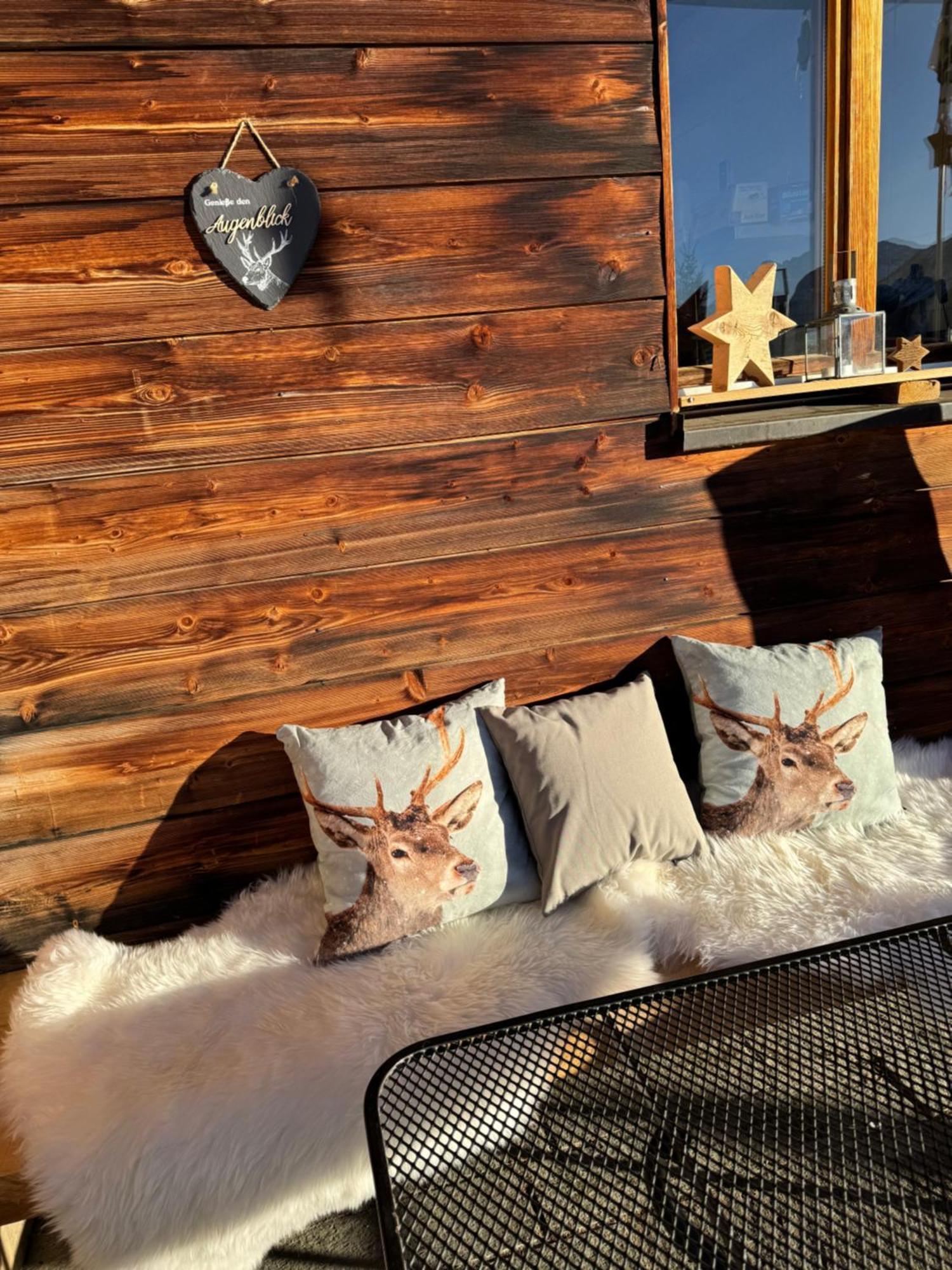 Ustreia Orta Bed & Breakfast Lohn Екстериор снимка
