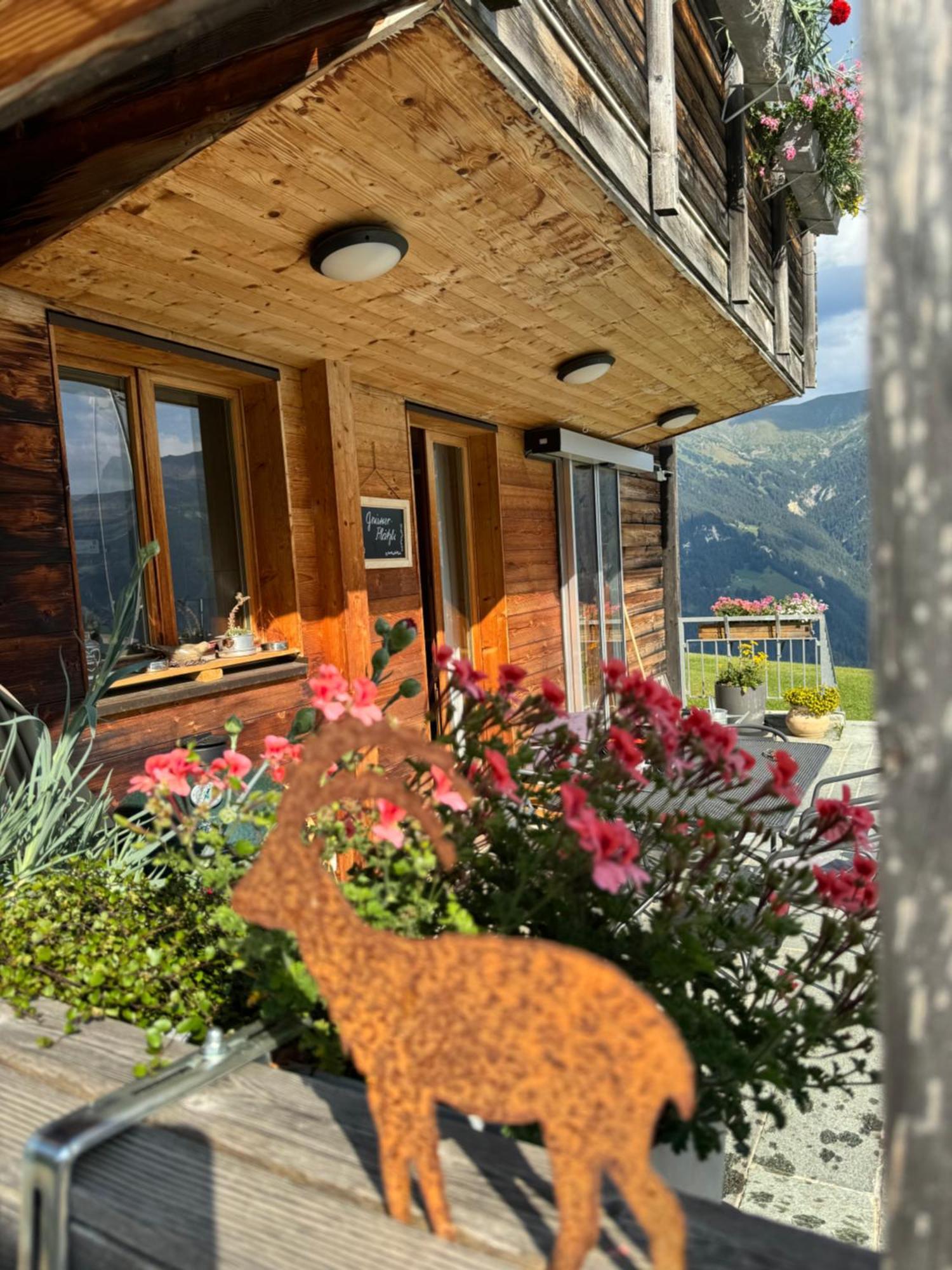 Ustreia Orta Bed & Breakfast Lohn Екстериор снимка